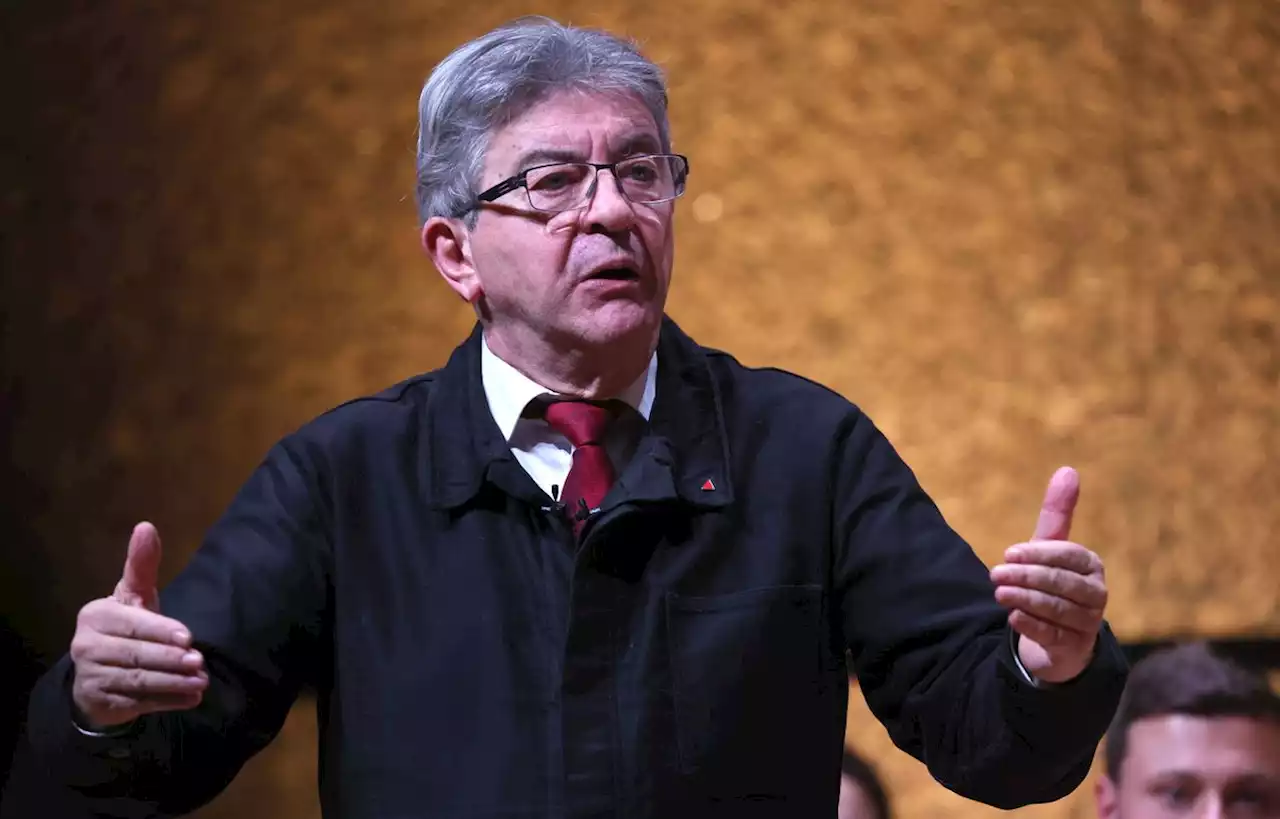 Mélenchon demande « un référendum » ou « une dissolution » de l’Assemblée