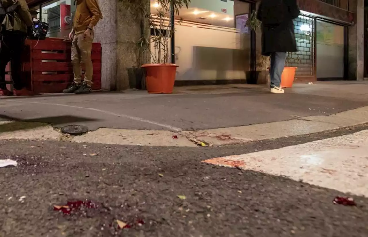 Milano, passanti accoltellati in rapine: chi è l'aggressore