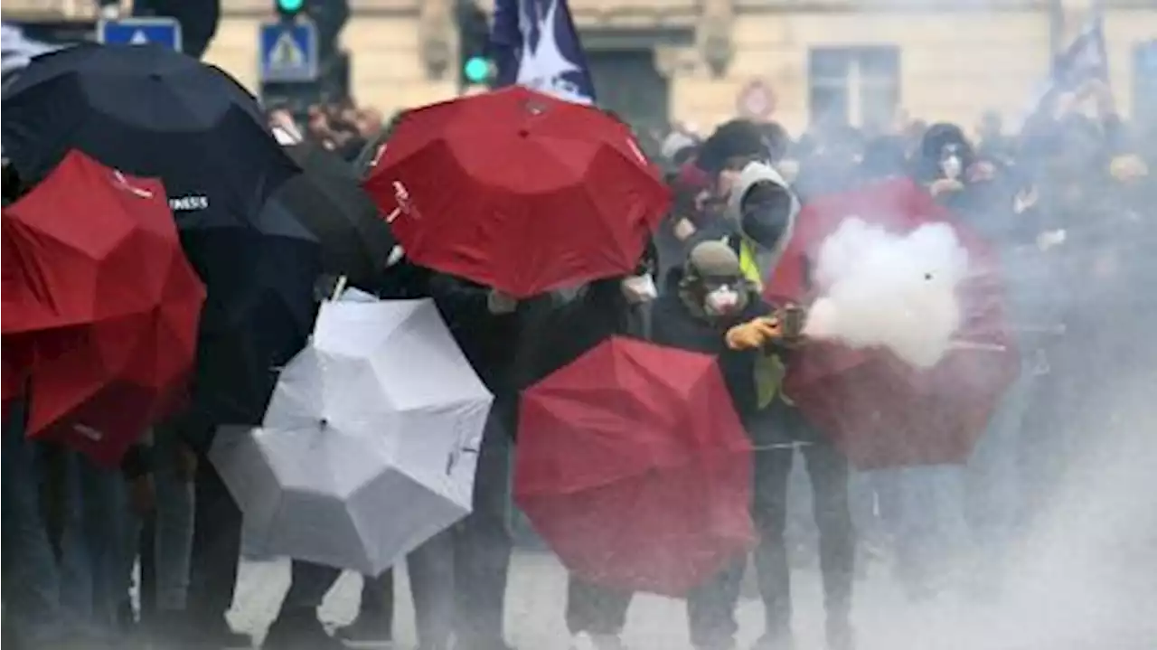 Francia paralizada en repudio a los planes de Macron de elevar la edad jubilatoria