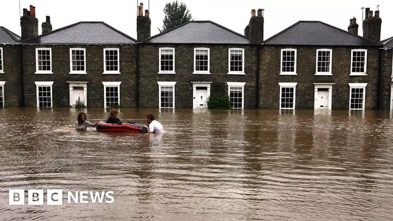 Climate change: Warming could raise UK flood damage bill by 20%