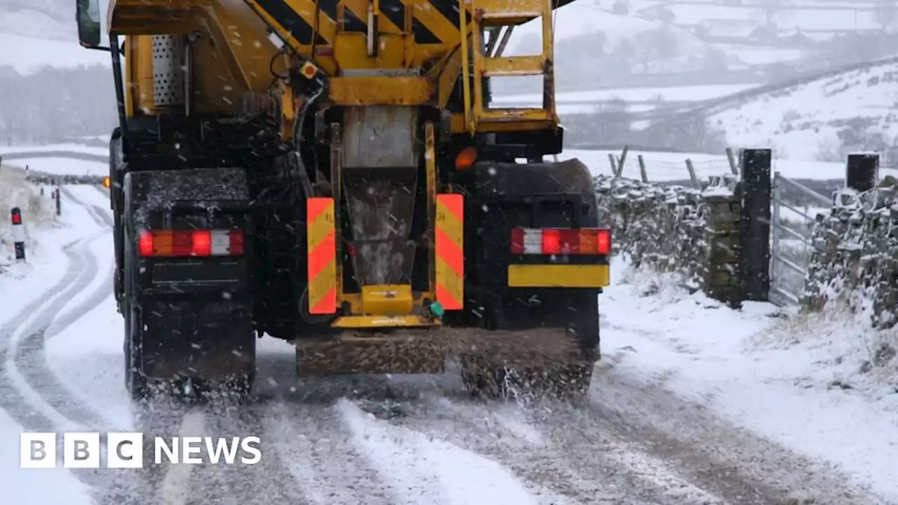 Cold weather: NI road gritting disrupted due to staff shortages