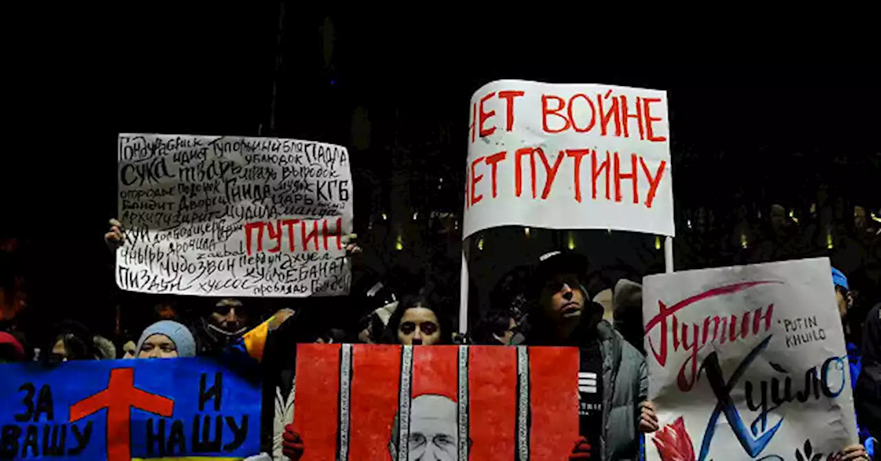 Georgia Parliament, Surrounded by Protesters, Erupts in Fistfight over 'Foreign Agent' Law