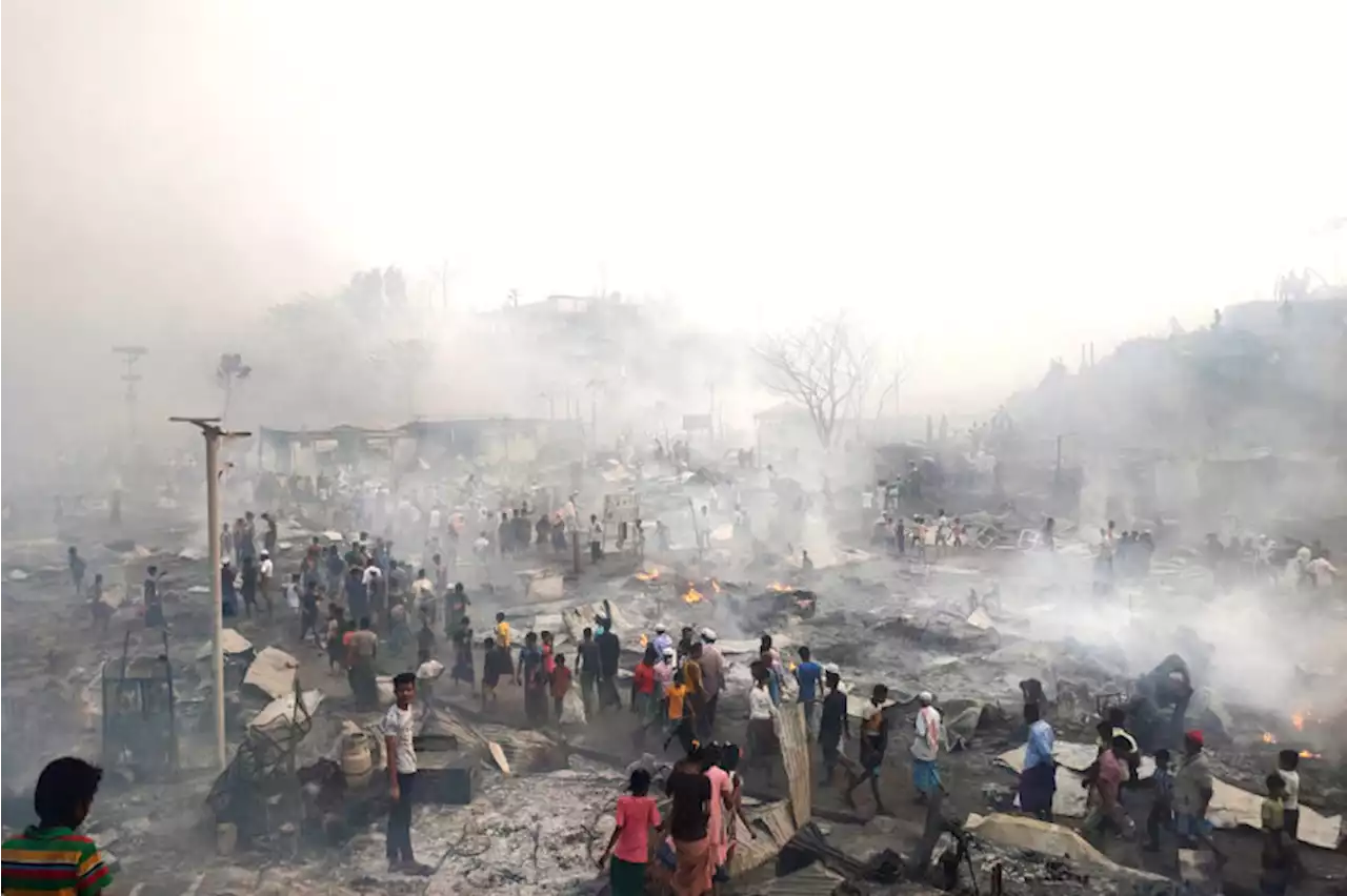 Fire at Rohingya camp in Bangladesh leaves thousands of refugees homeless | Associated Press