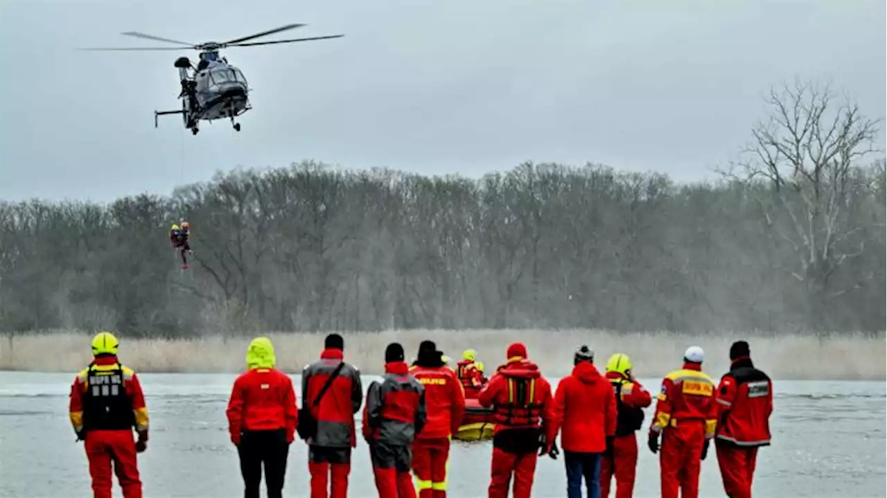 Bundespolizei übt Rettung von Menschen aus der Oder