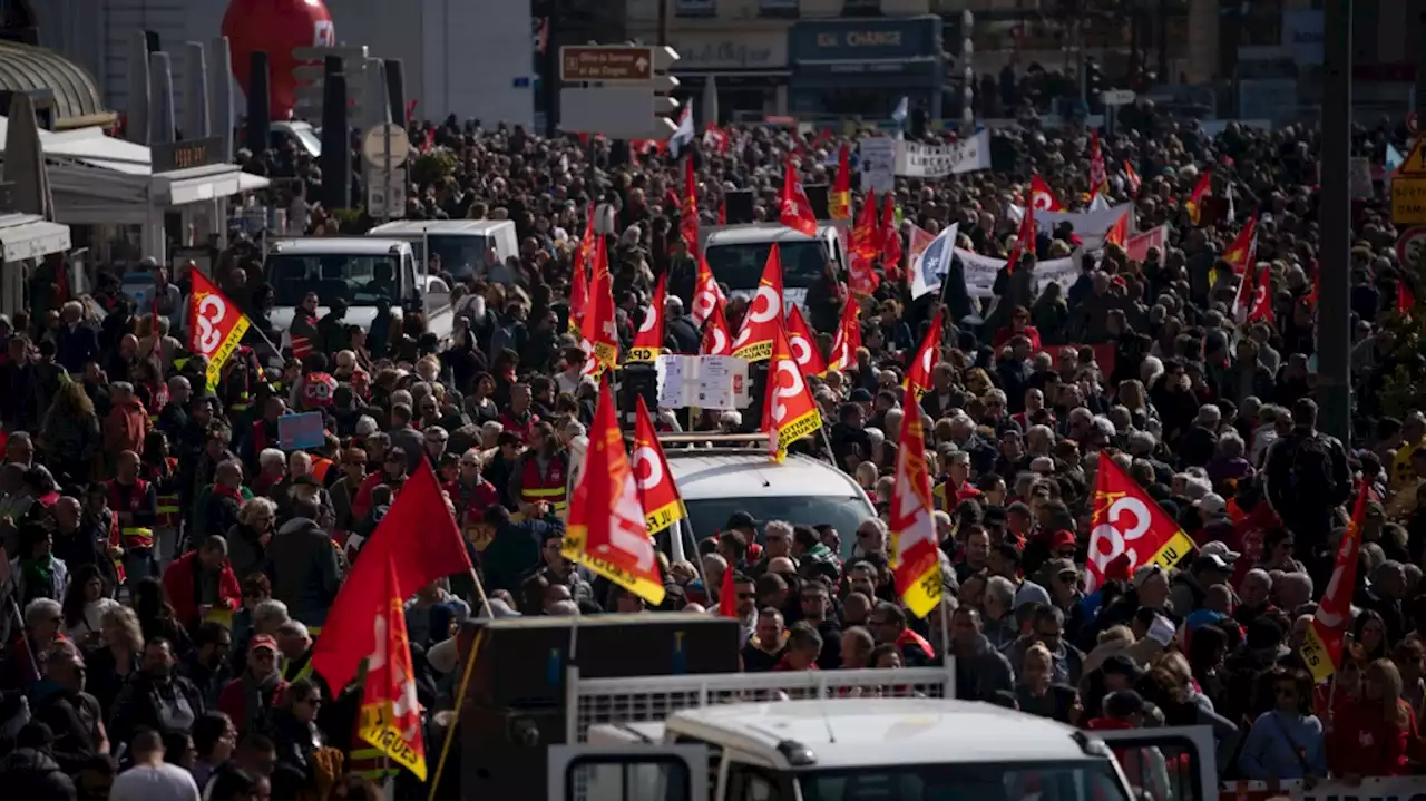 France on strike: Unions say 'non' to higher pension age