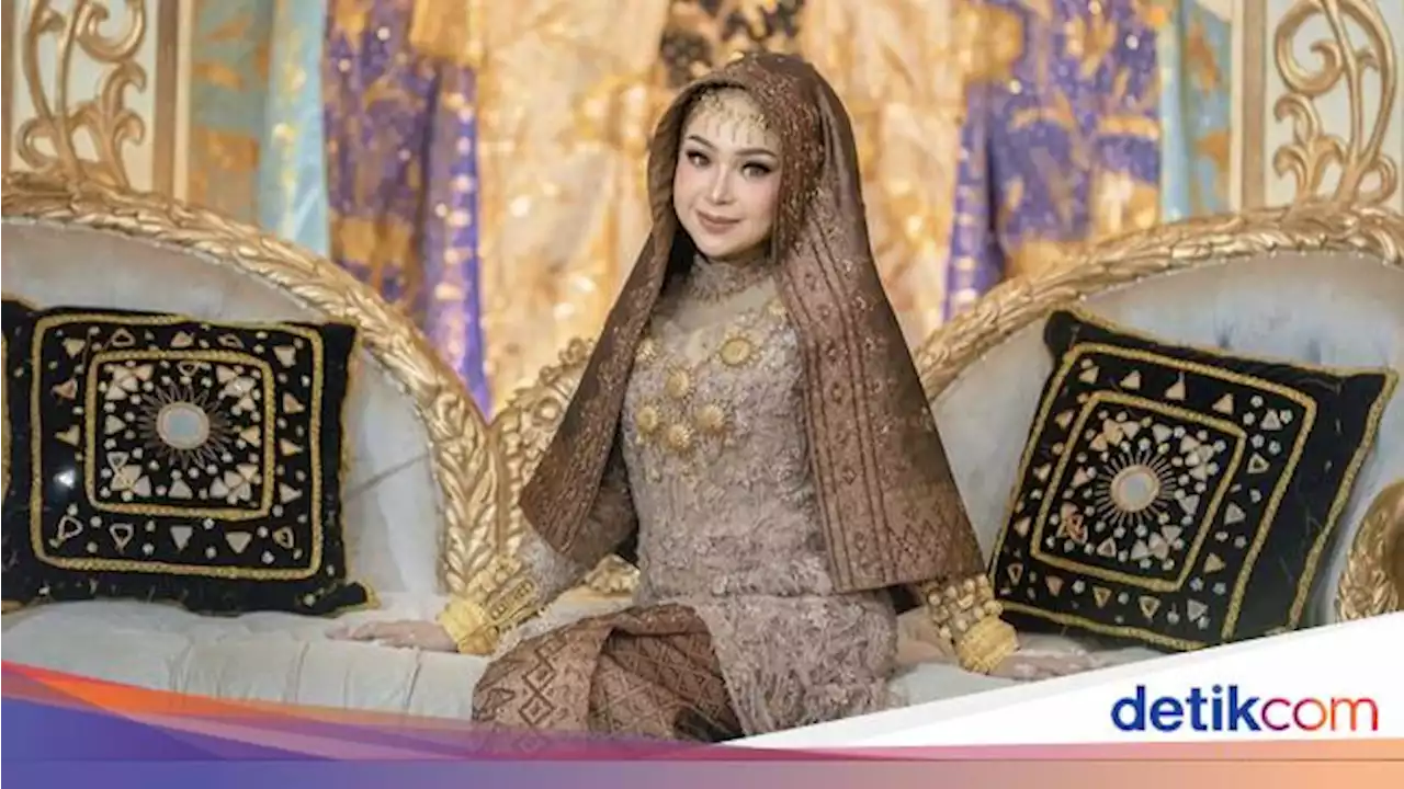 7 Inspirasi Gaun Pengantin Hijab Modern, Mewah dan Beda Dari yang Lain