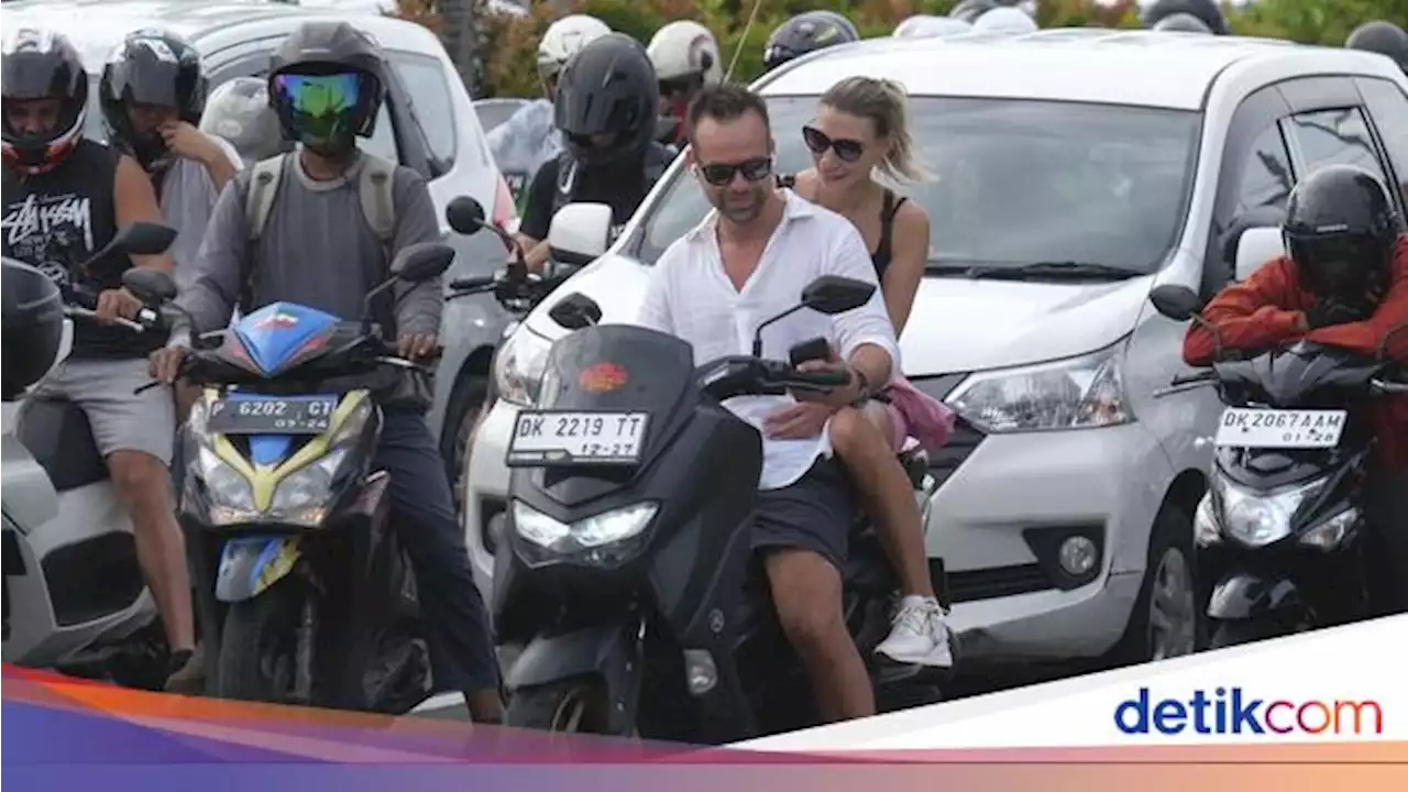 Bule 'Ngawur' di Jalanan Bali: Pakai Pelat Modifikasi-Berdalih Mudah Diingat