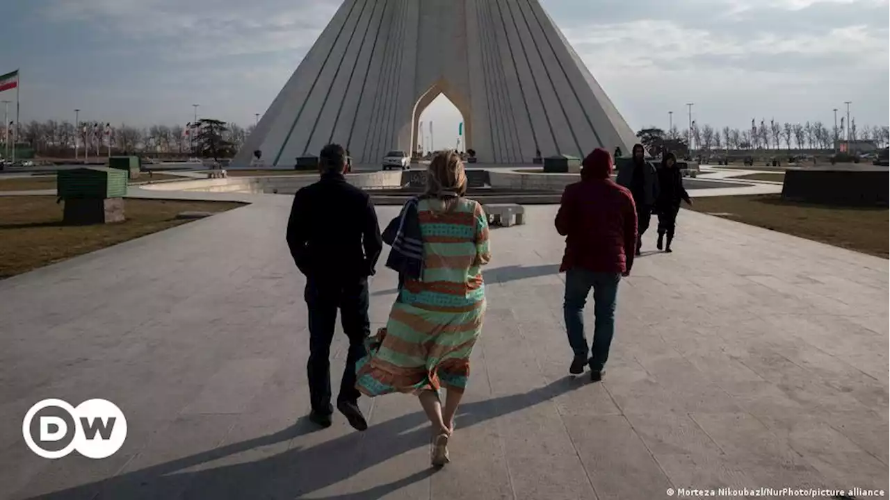 آنچه جنبش 'زن، زندگی، آزادی' در ایران تغییر داد – DW – ۱۴۰۱/۱۲/۱۶