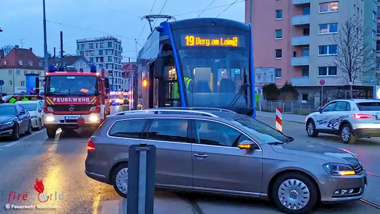 Bayern: Trambahn nimmt Pkw in München mit → zwei Leichtverletzte