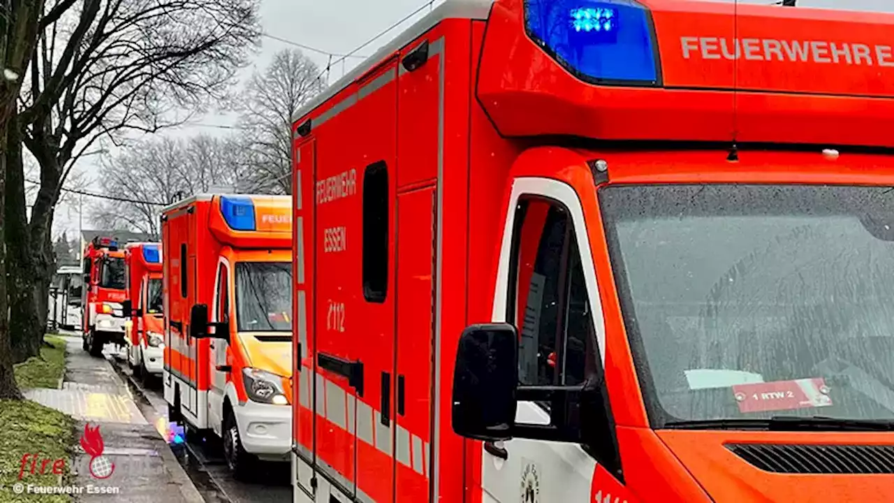 D: Schulbus kollidiert in Essen mit Straßenbahn → 28 Personen betroffen, acht Kinder und ein Erwachsener verletzt