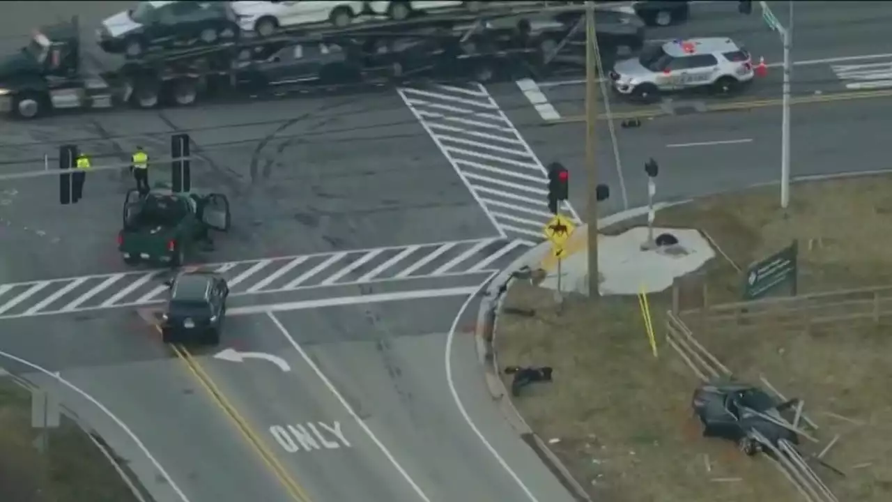 Suspect involved in Vernon Hills retail theft impaled by wooden fence after multi-vehicle crash