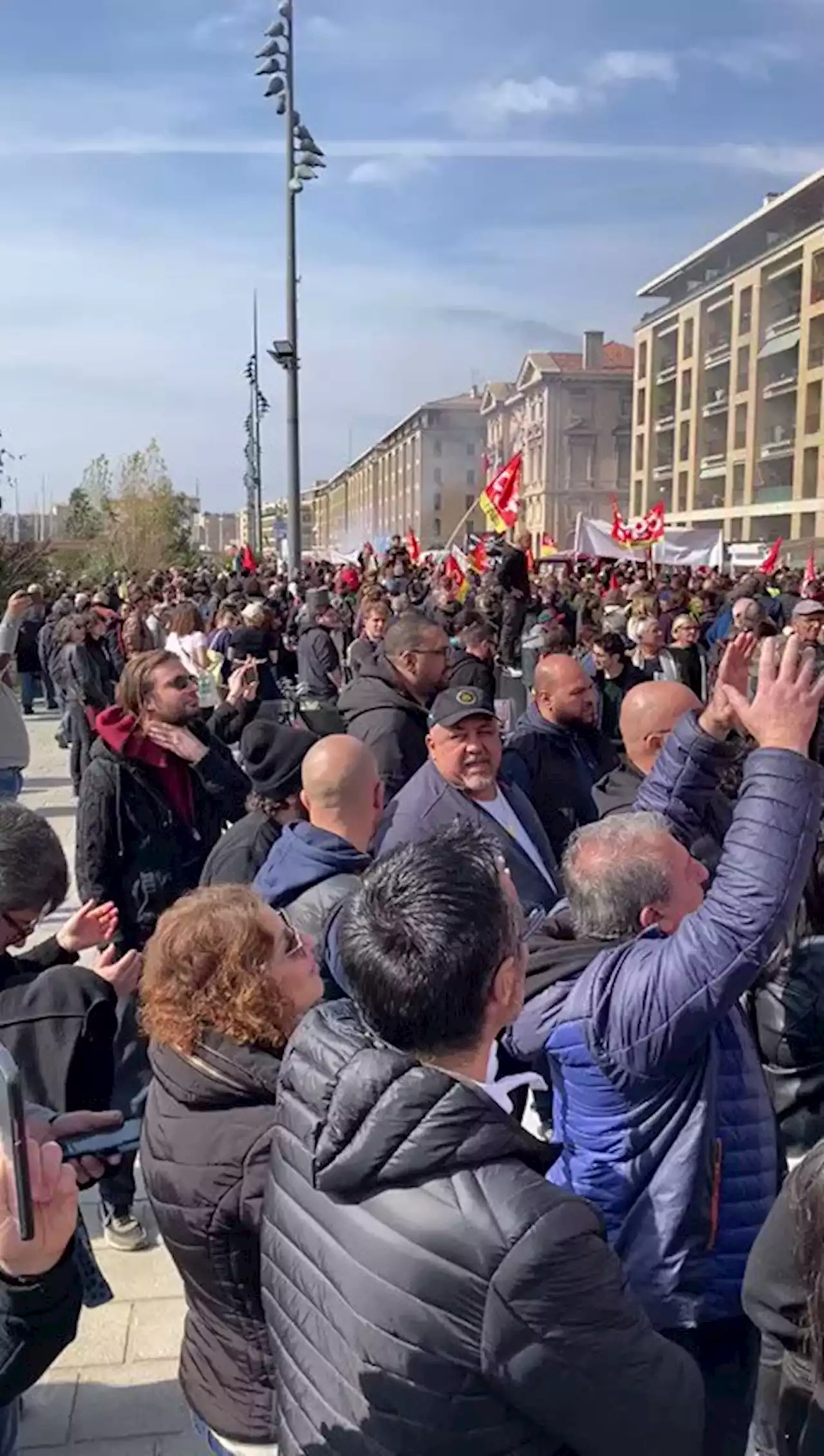 DIRECT. Grève du 7 mars contre la réforme des retraites : 245 000 manifestants à Marseille selon la CGT