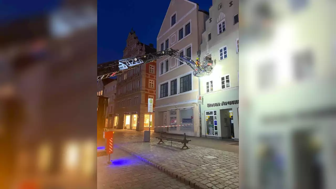 Feuerwehreinsatz: Drehleiterrettung in der Landshuter Altstadt - idowa