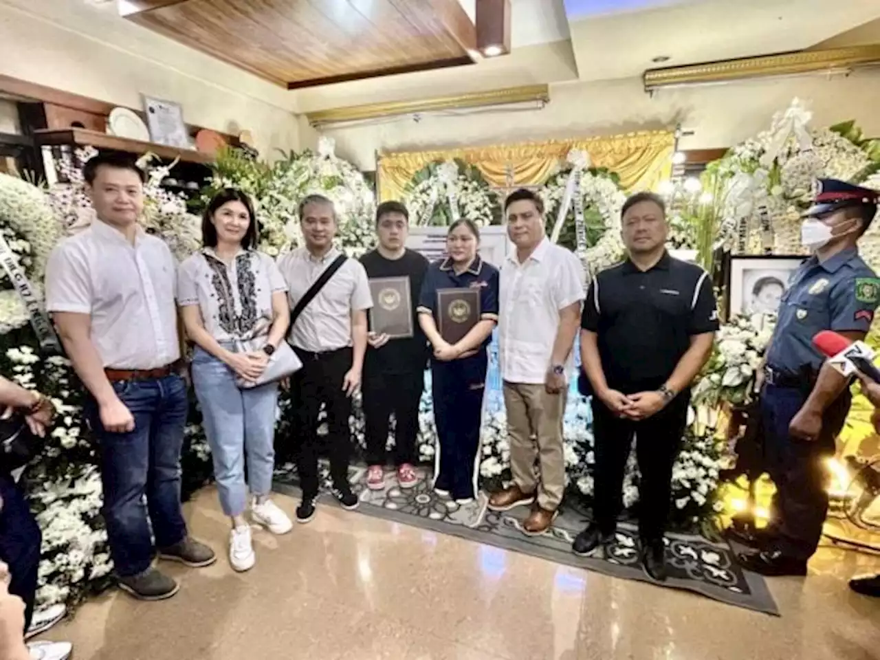 Senators visit wake of slain Negros Oriental Gov. Roel Degamo