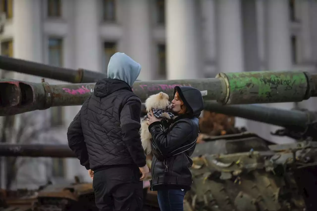 Guerre en Ukraine, jour 377 : Bakhmout étape décisive, le soldat ukrainien fusillé identifié