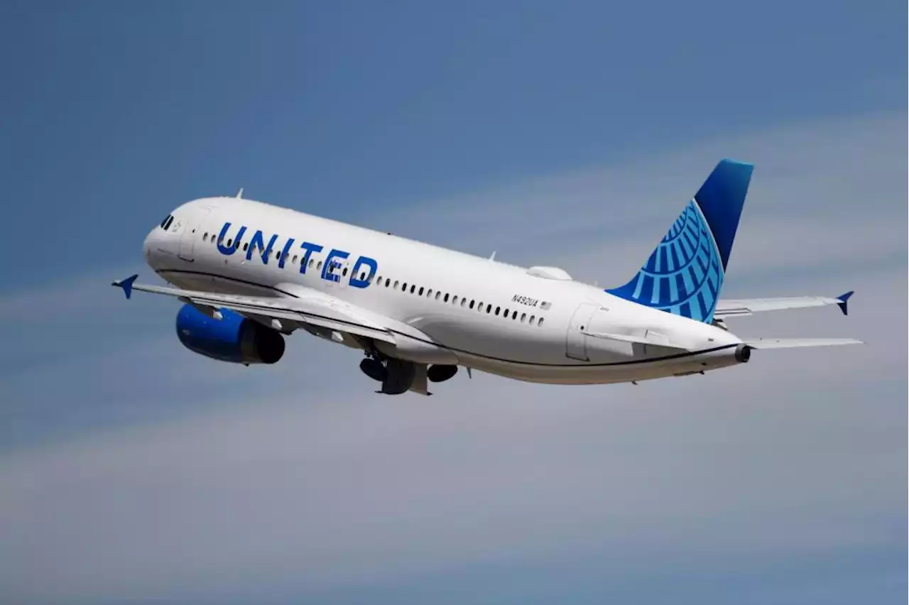 Man tried to stab United flight attendant, open plane’s exit door on plane from LA