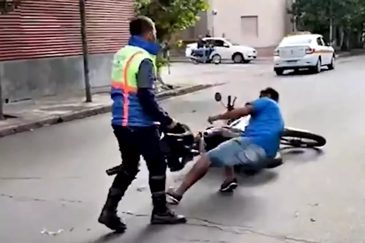 Tucumán: un inspector de tránsito noqueó a un taxista que se resistió a un control