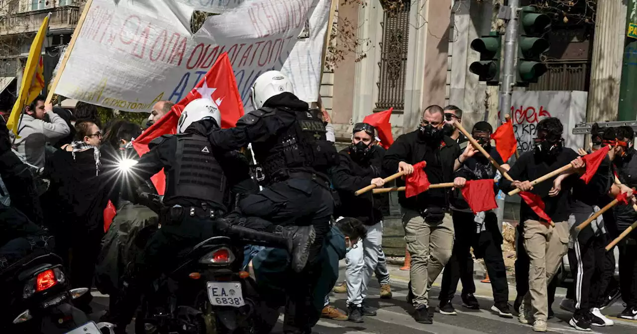 Après la catastrophe ferroviaire, la Grèce passe «des larmes à la rage»