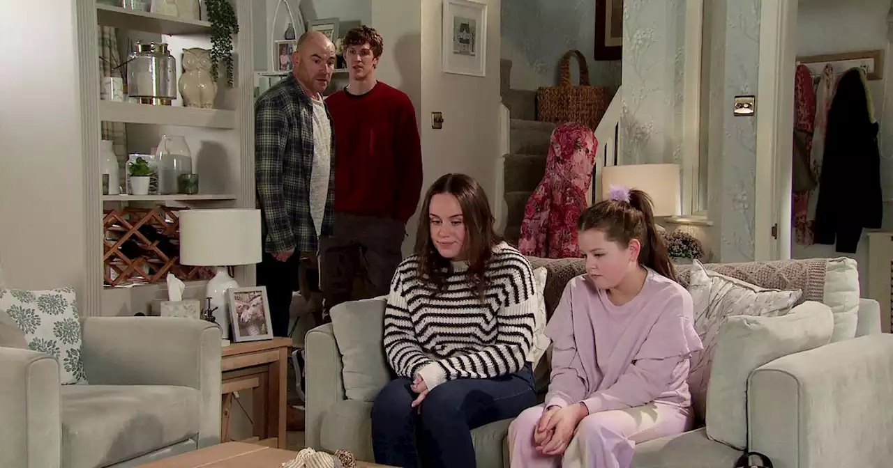 Corrie fans say 'no way' as spoiler image shows reunion for Faye amid recast