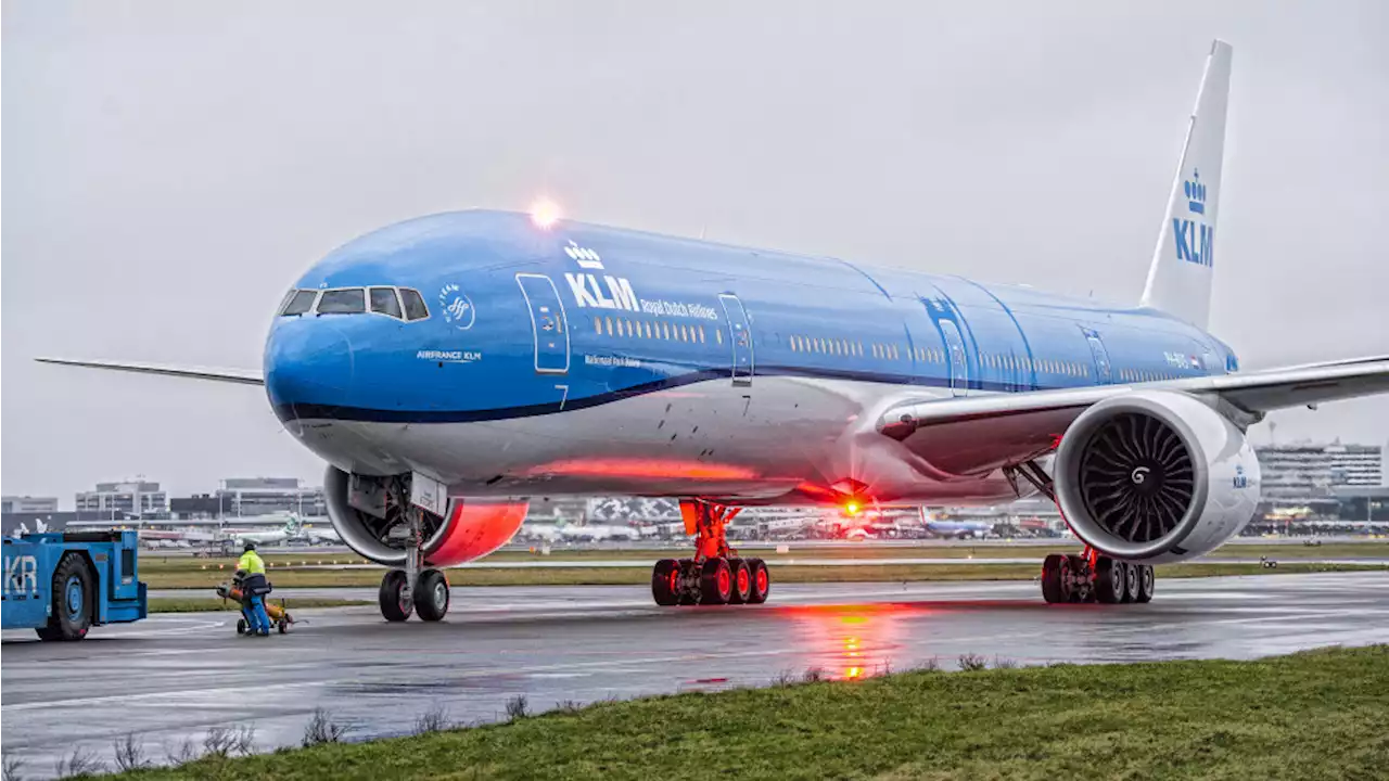 Twee dagen vertraging: Boeing van KLM gestrand in Suriname door klapbanden bij landing