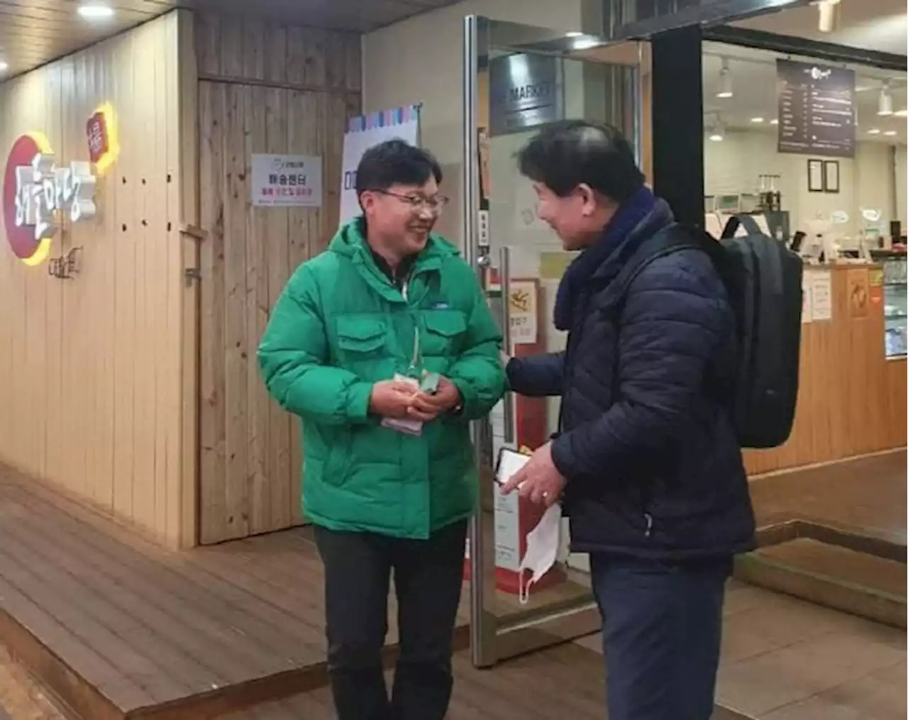 천창수 울산교육감 예비후보 곁에 뛰고 있는 이 사람의 정체