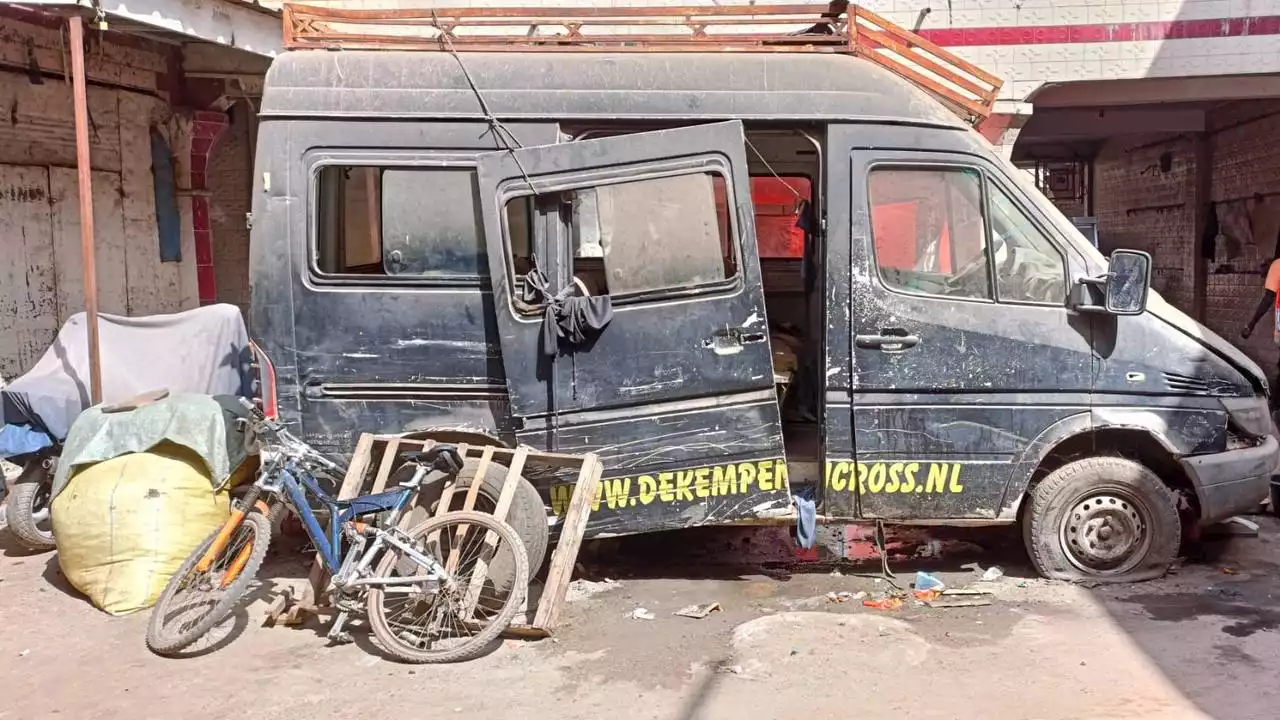 Historie Kempen Cross leeft verder met bestelbus op de markt in Gambia