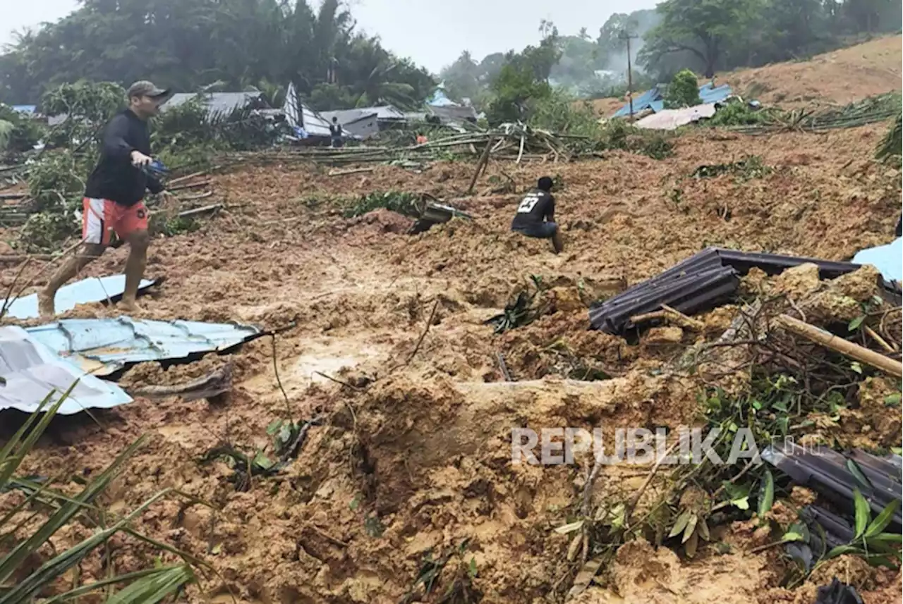 Longsor Timbun Satu Kampung, 1.216 Orang Mengungsi Akibat Longsor di Serasan Natuna |Republika Online