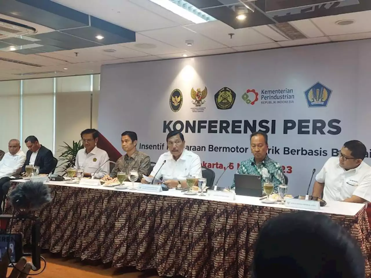 Luhut Lanjut Prospek Investasi Tesla dan Kawan-Kawan |Republika Online