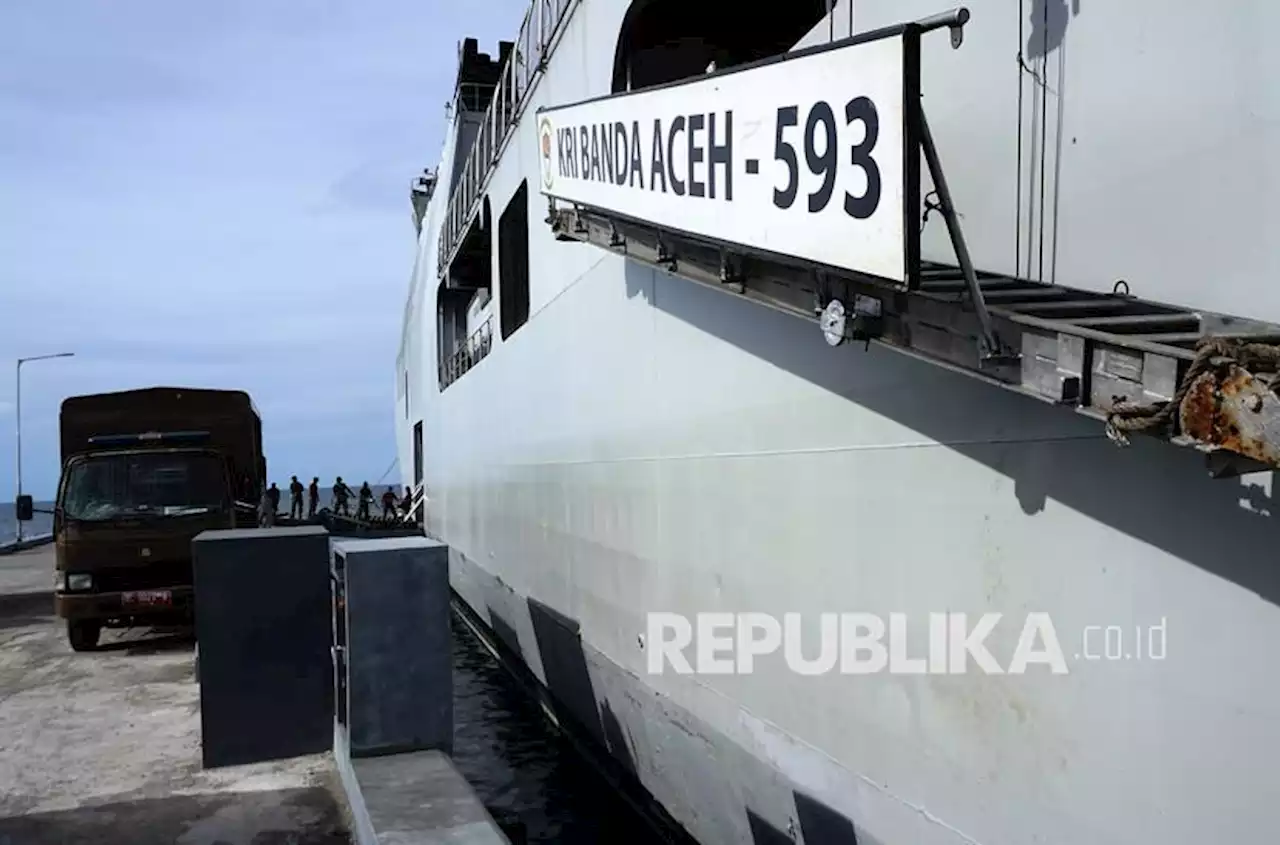 Pemkot Jakut Dukung Warga Plumpang Rekreasi ke Kapal Perang |Republika Online