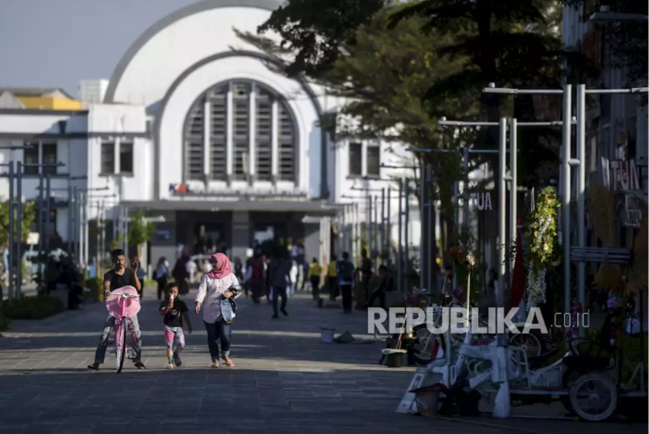 Pengunjung Kota Tua Keluhkan Bus Parkir di Depan Lokasi Binaan Kota Intan |Republika Online