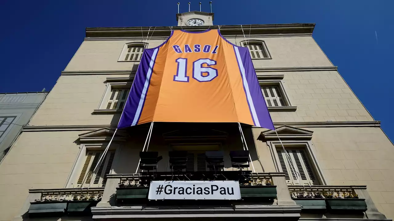 Pau Gasol entra en el club de 12 Lakers con camiseta retirada