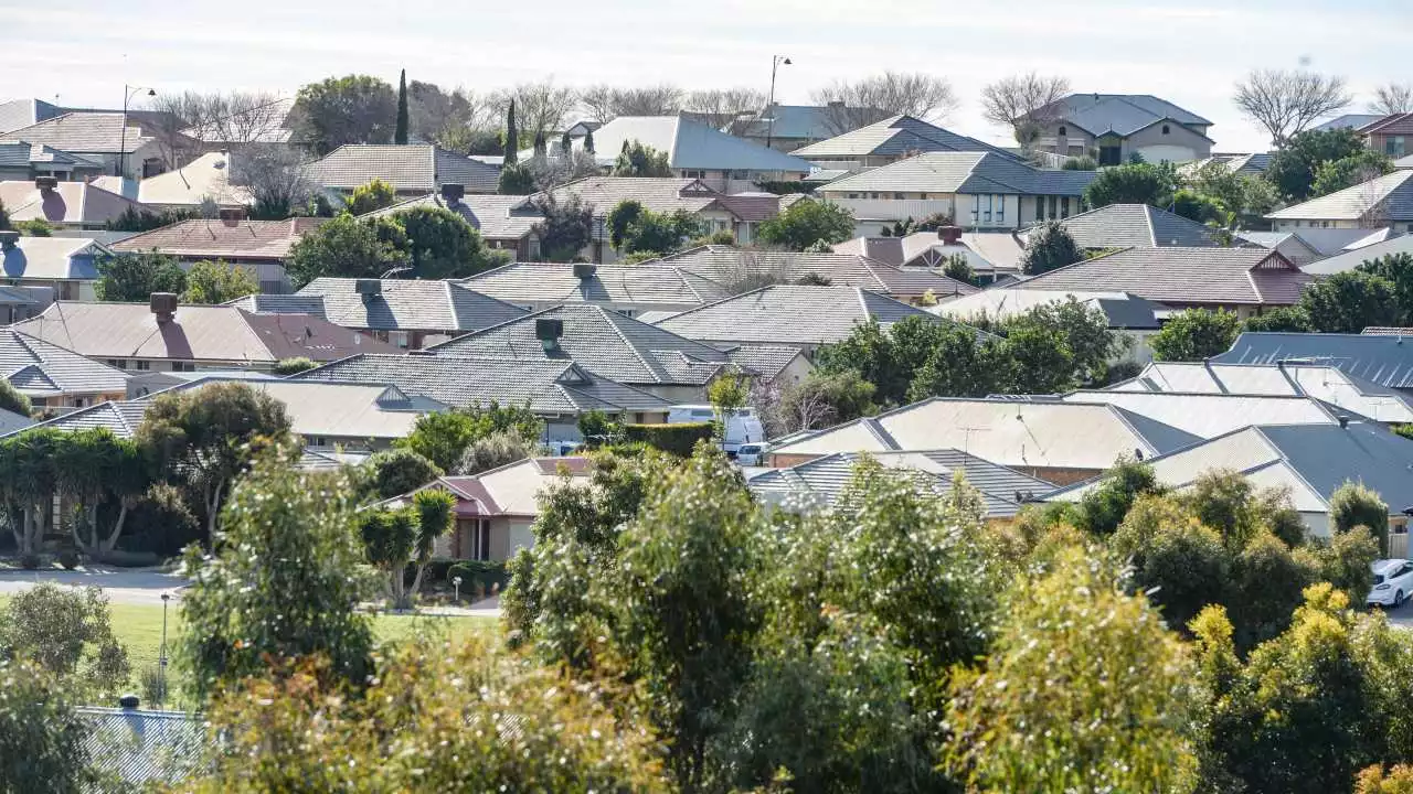 More mortgage pain confirmed as RBA lifts cash rate for 10th consecutive time