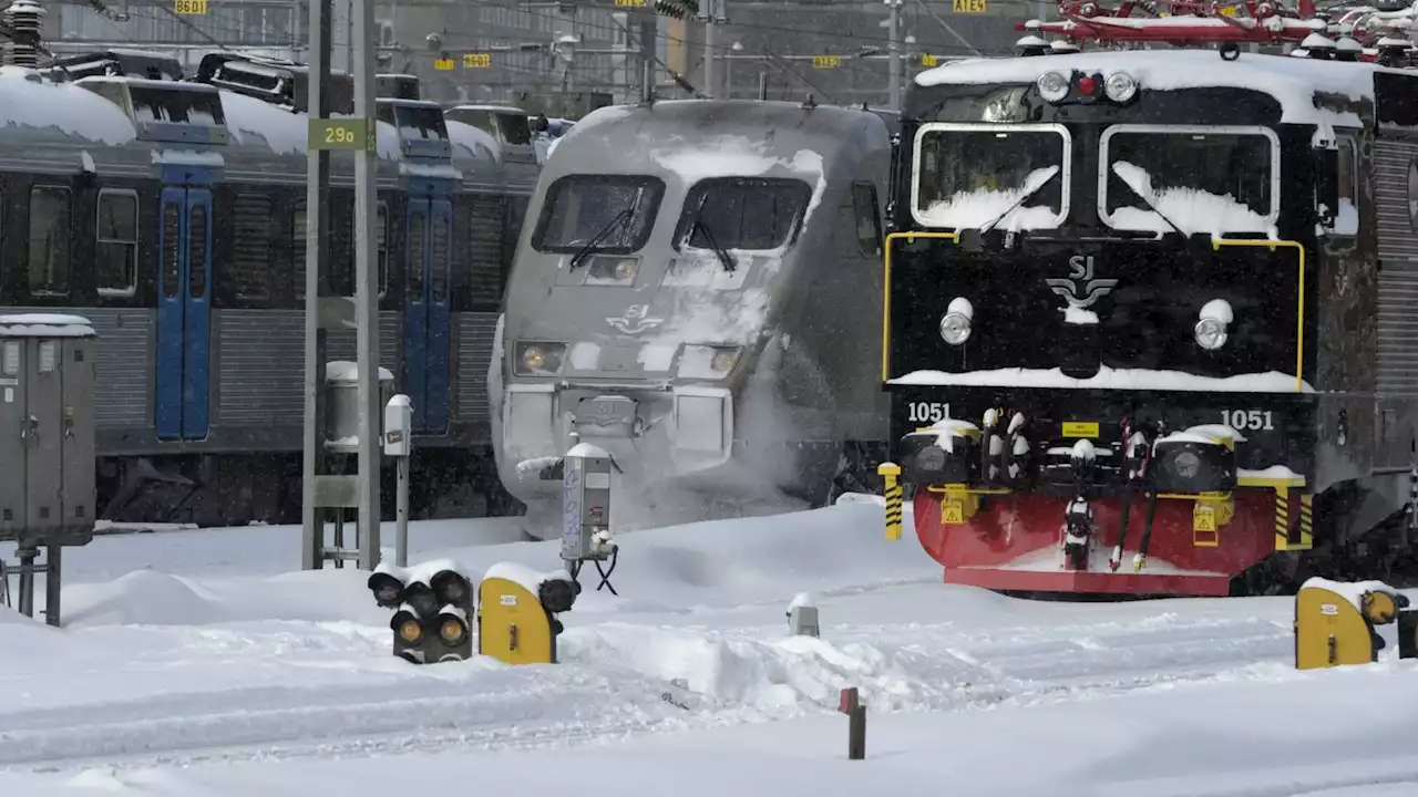 Snökaos – SJ erbjuder återköp av biljetter: ”För den som känner oro” - Nyheter (Ekot)