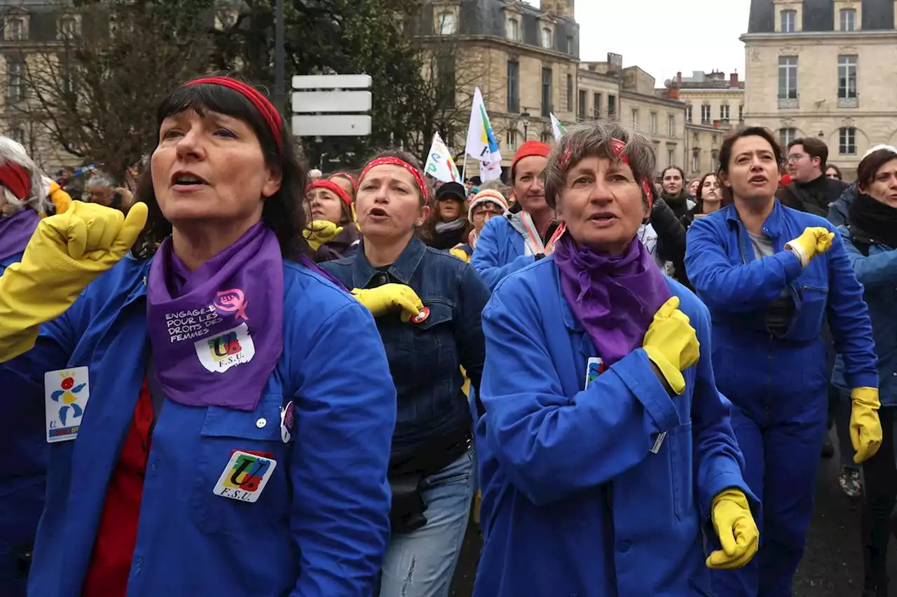 Grève du 7 mars : qui sont les Rosies, ces manifestantes qui enflamment les cortèges en dansant et en chantant