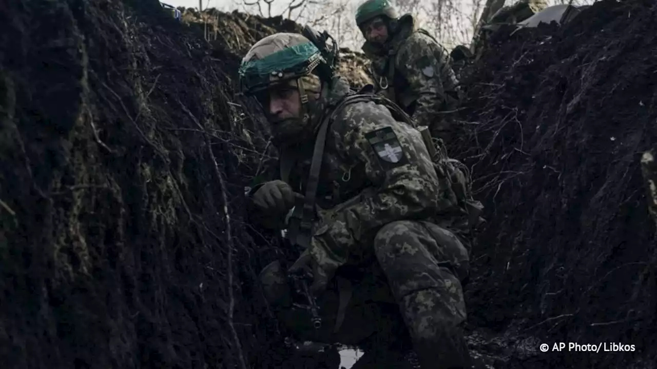 В ЛНР заявили, что Киев усиливает группировку в Артемовске, чтобы избежать окружения