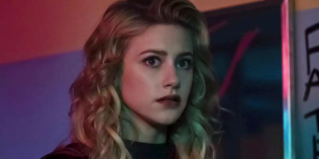 'A tous les c*nnards' : Lili Reinhart tacle violemment ceux qui critiquent Riverdale