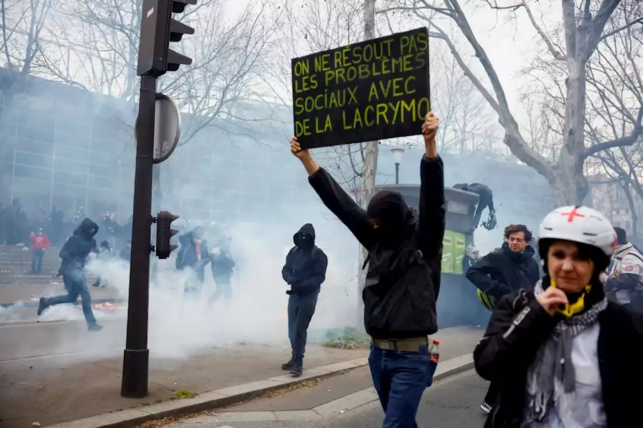 Multitudinarias protestas y huelgas en Francia contra la reforma previsional impulsada por Emmanuel Macron