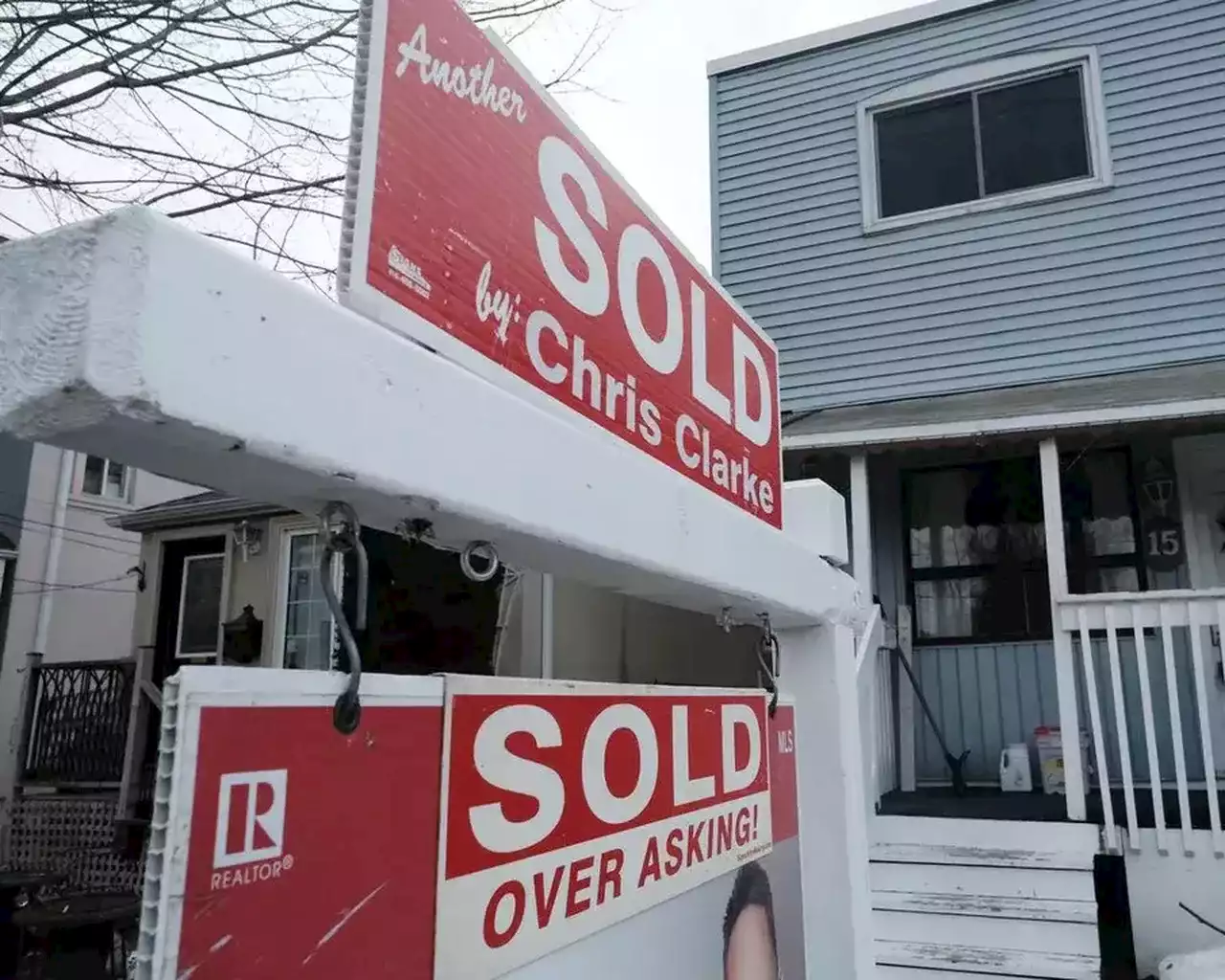 Toronto home prices surge 8.4 per cent to $1.07 million (February 2023)