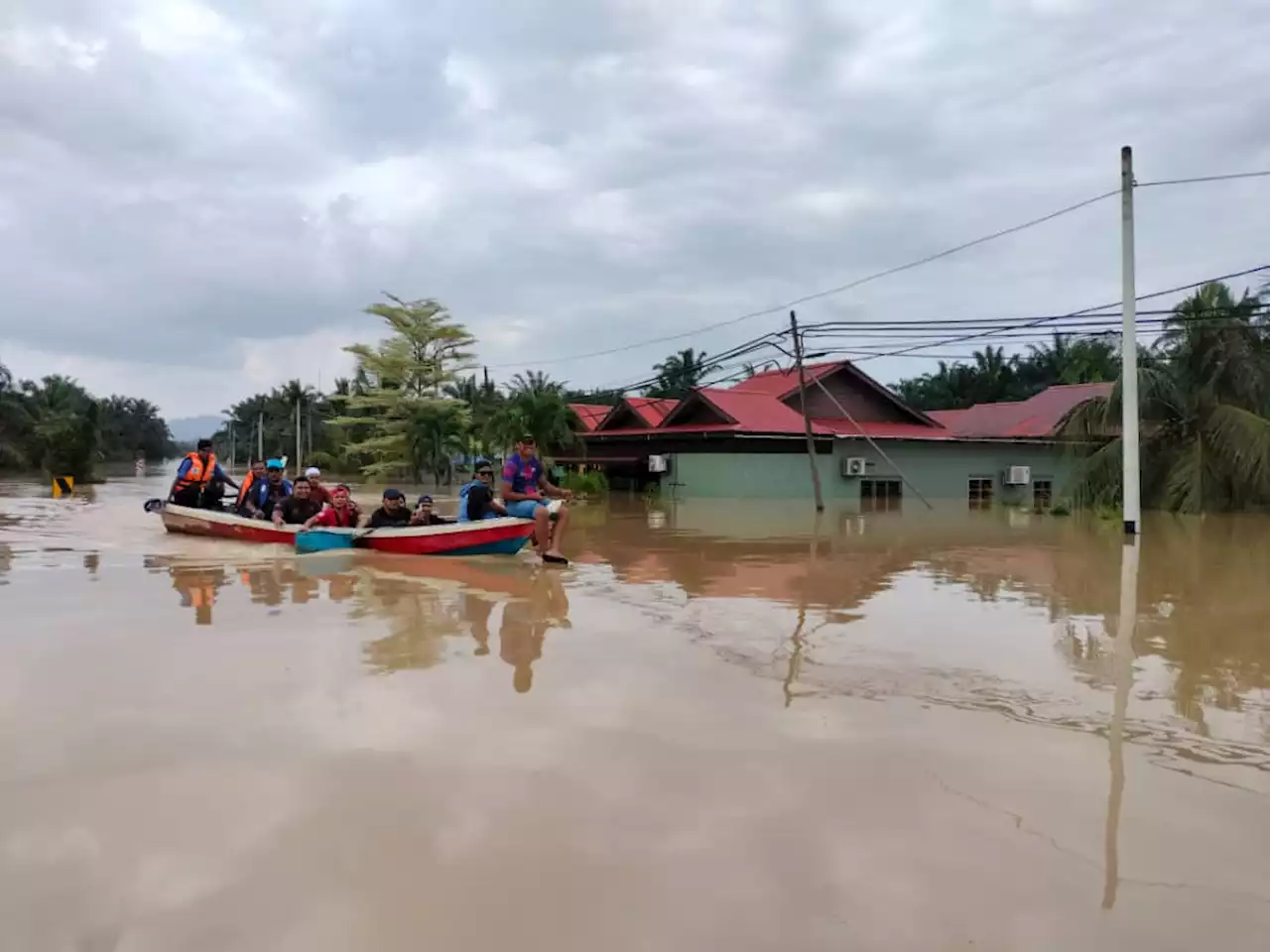 Mangsa banjir di Johor berkurangan, 39,620 masih di PPS