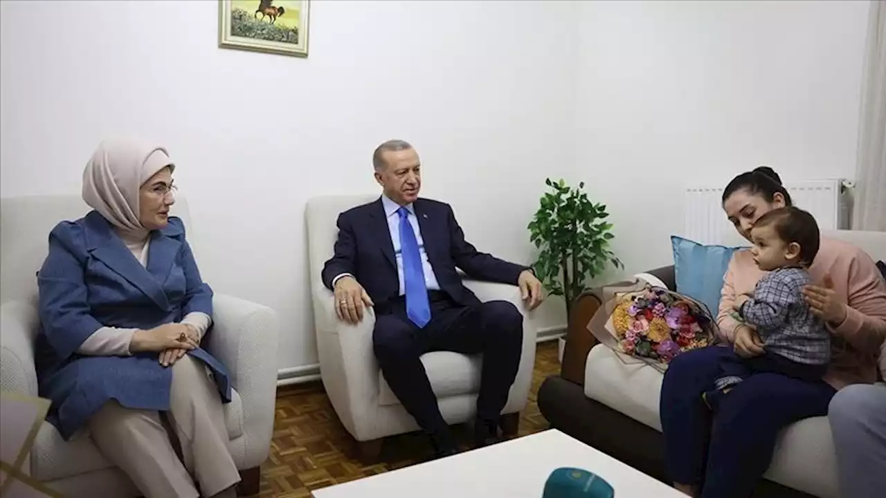 ملاقات رئیس جمهور ترکیه با یک خانواده زلزله‌زده