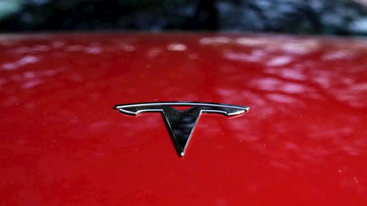 US investigates Tesla for steering wheels that can fall off