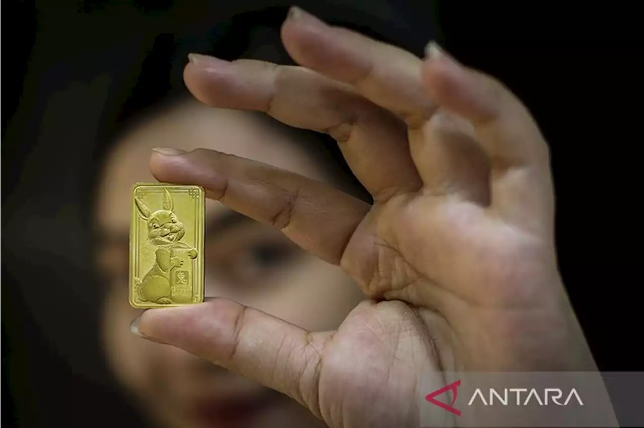 Harga emas Antam hari ini turun Rp12.000 per gram