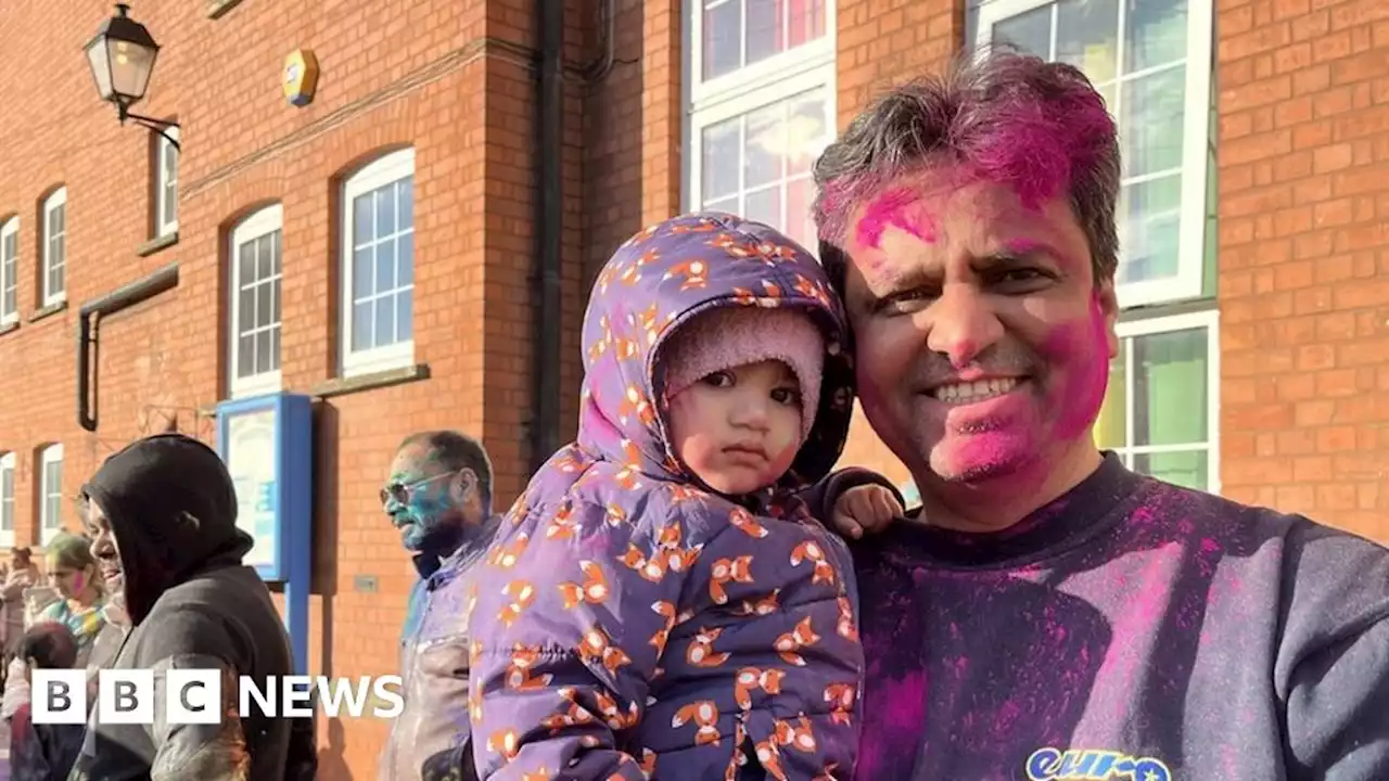 Leicester: City celebrates colourful festival of Holi