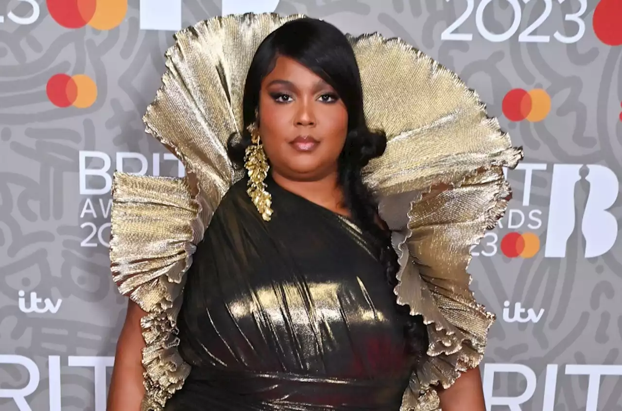 Lizzo Calls Out ‘Complicit Silence’ Perpetuating Transphobia, Racism & Fatphobia