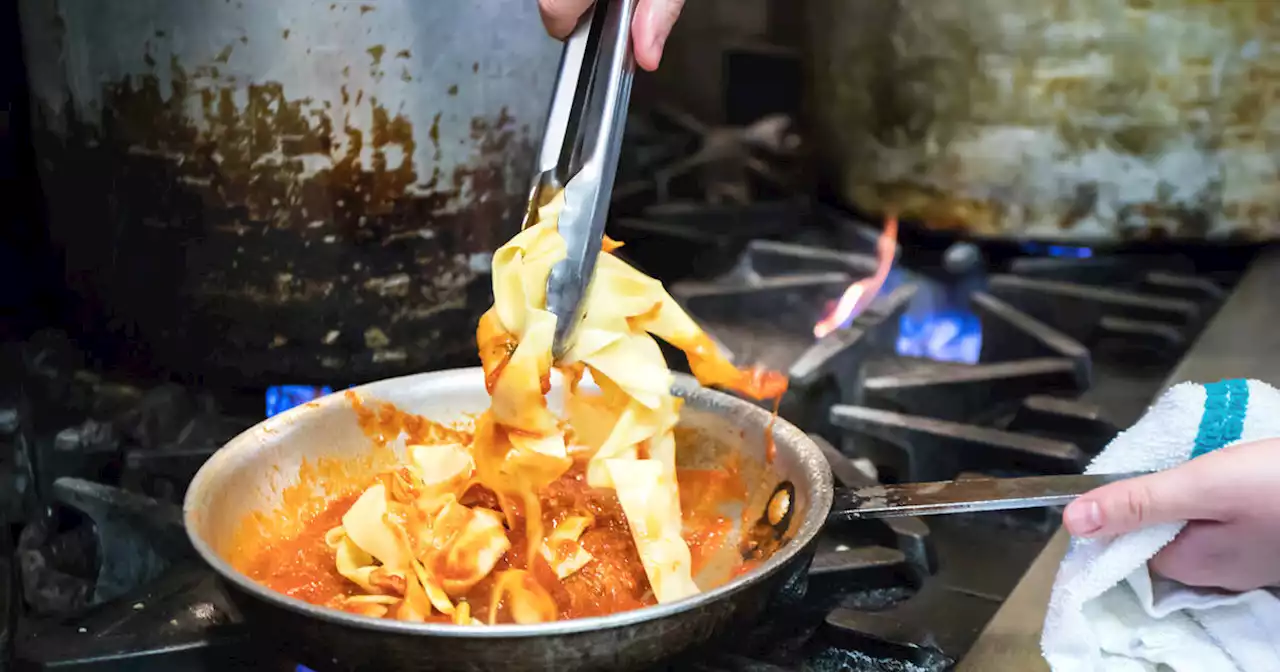 Toronto restaurant gets one-star review for food being late and cold during snowstorm