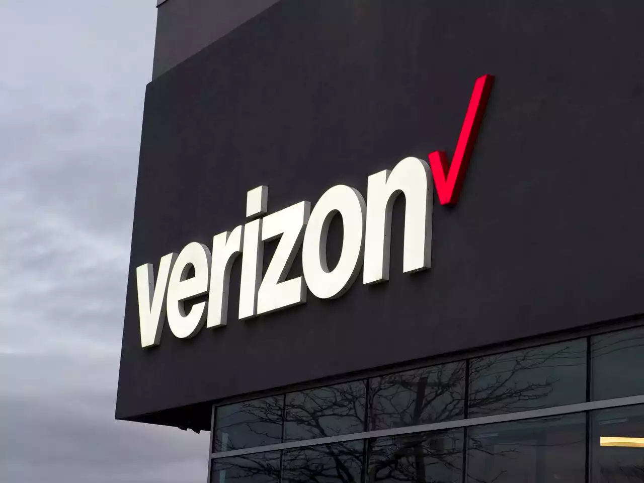 Verizon implementing monthly rate hike for some older unlimited cell phone plans: Are you affected?