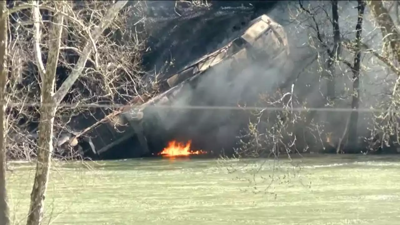 CSX freight train derails after striking rockslide in West Virginia, injuring 3 and spilling diesel into river | CNN