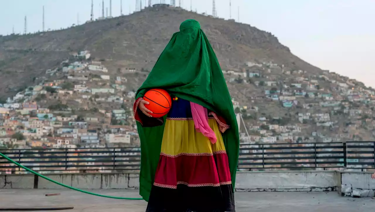 Frauenrechte in Afghanistan: Ein Fotograf porträtiert den Alltag von Sportlerinnen unter den Taliban