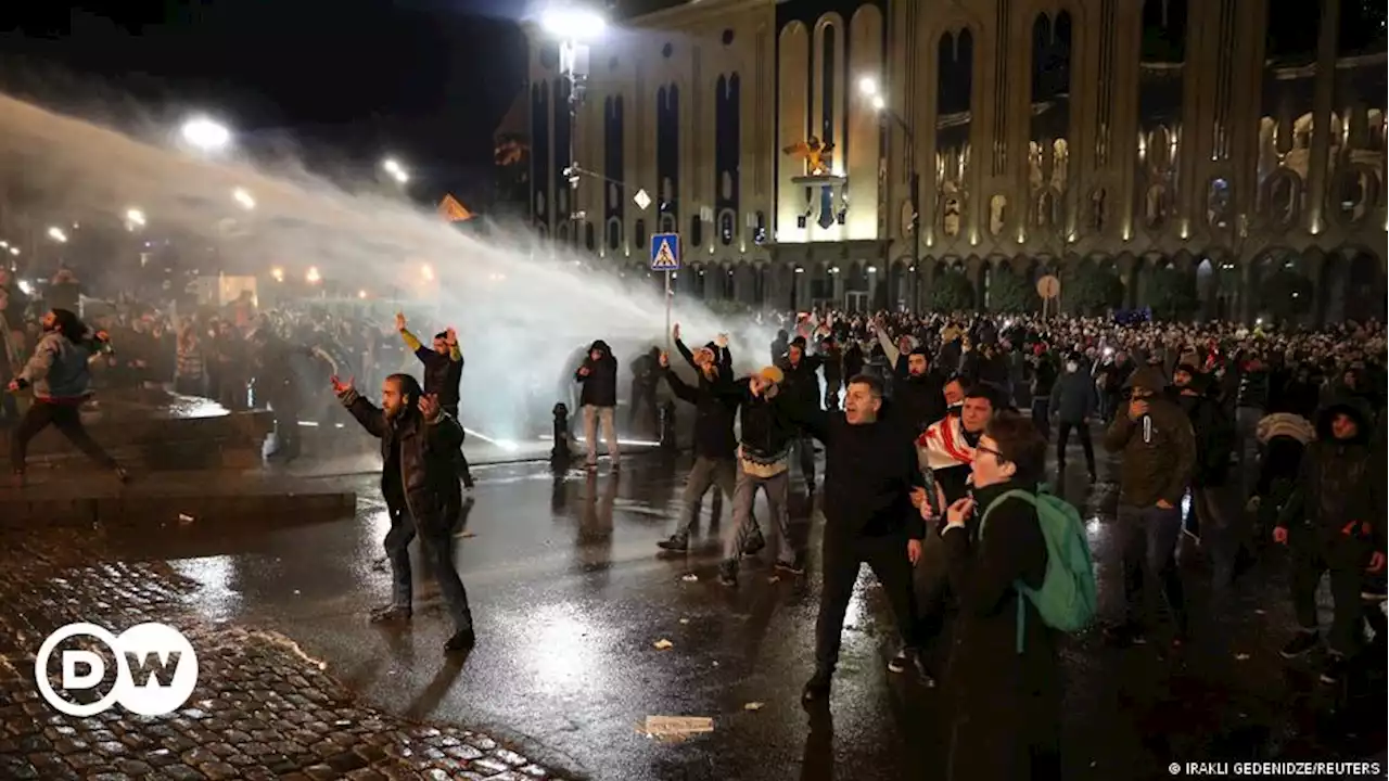 Massenproteste in Georgien gegen 'Agenten-Gesetz' | DW | 07.03.2023