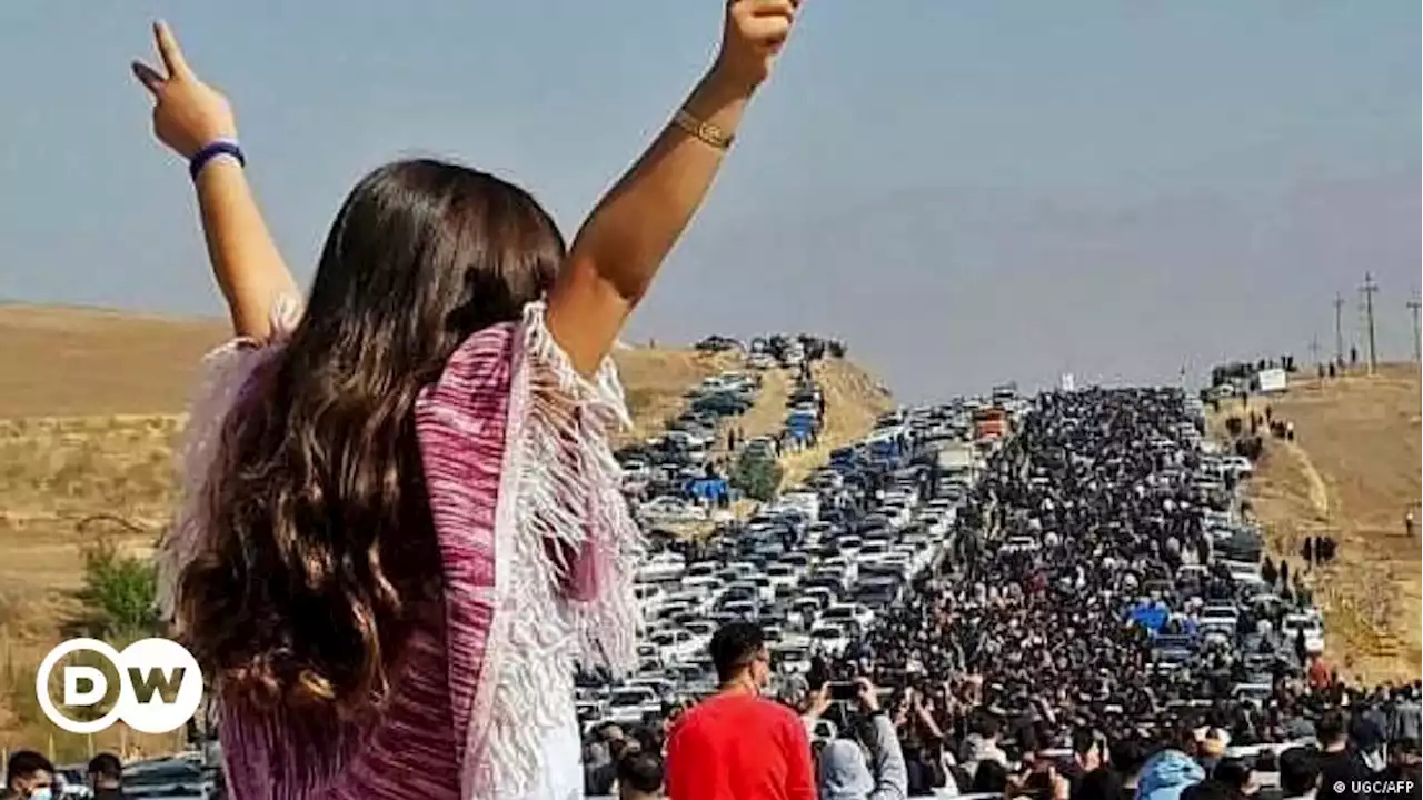 انقلاب مهسا؛ پادزهر شرنگ کشنده جمهوری اسلامی – DW – ۱۴۰۱/۱۲/۱۷